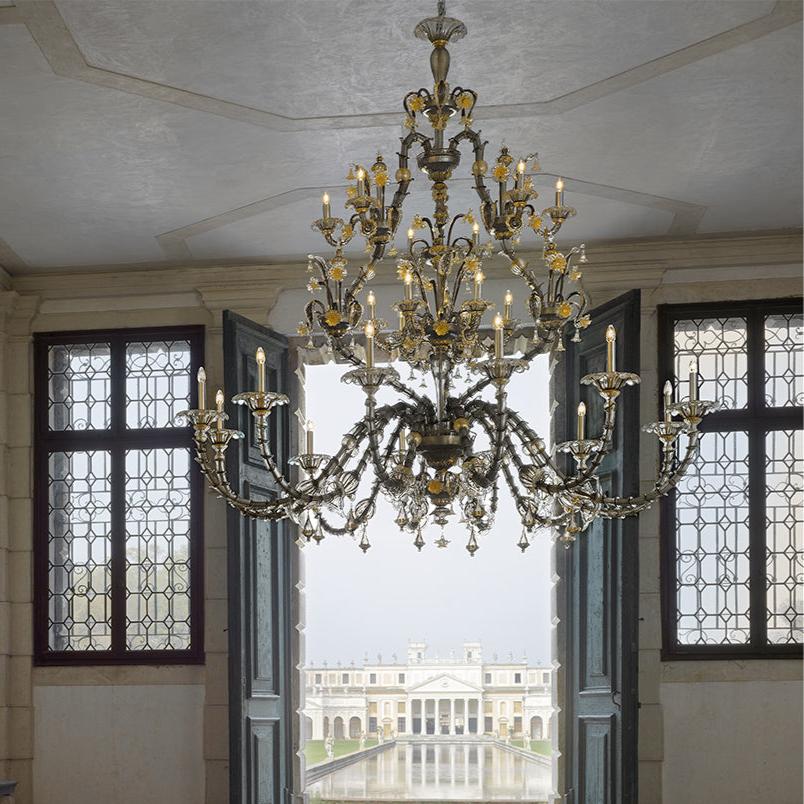 Handcrafted Fine Italian Rezzonico Chandelier With Twelve Lights