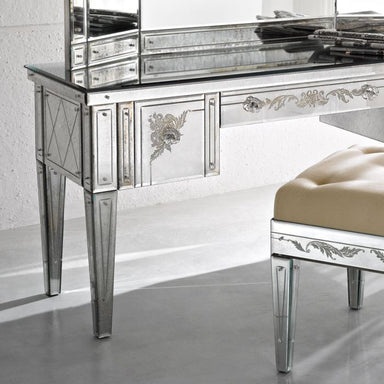 Engraved Venetian dressing table with triple mirror