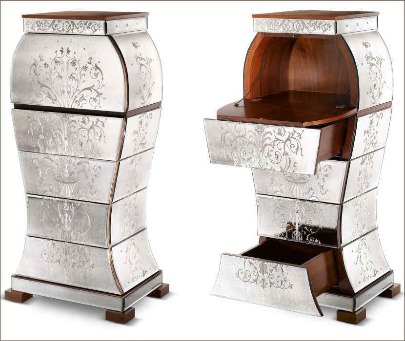 Curved Venetian mirror chest of drawers