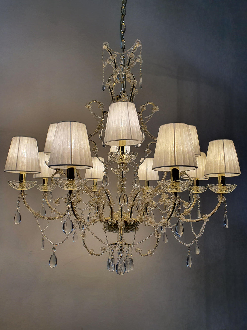 Classic chandelier in Light Brass and Crystal