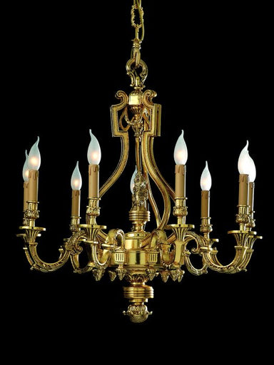 Traditional 18th century-style chandelier with 9 candle lights