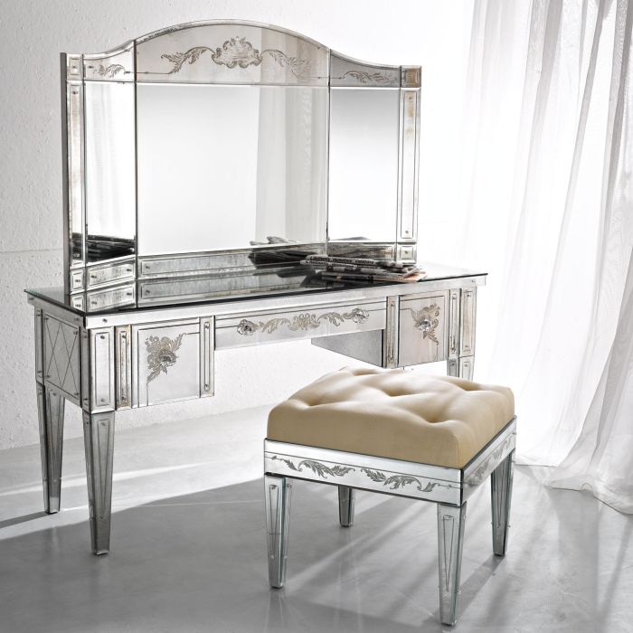 Engraved Venetian Dressing Table With Triple Mirror — Italian Lighting Engraved Venetian Dressing Table With Triple Mirror — Italian Lighting
