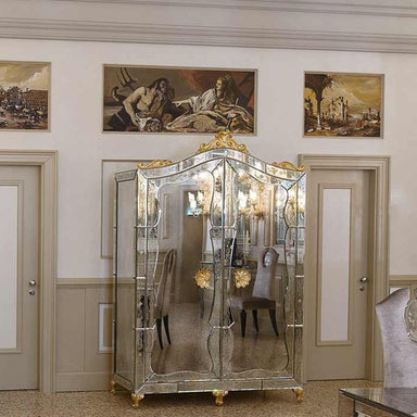 Classic Venetian mirrored glass cabinet with gold leaf finish